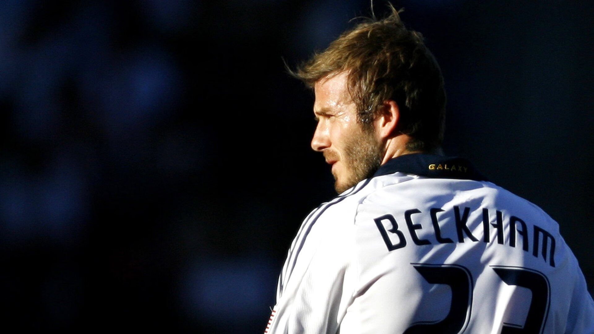 内马尔重返赛场,大比分获胜首场状态出色,RNG观众沸腾!观众掌声雷动